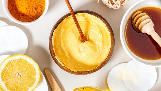 Is turmeric good for skin?